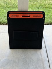 Jackery Explorer 1000 V1 With 2 Solar Saga 100 Solar Panels