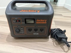 Jackery Explorer 1000 V1 With 2 Solar Saga 100 Solar Panels