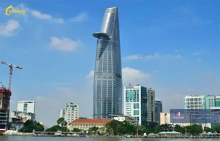 Bitexco Financial Tower bên sông Sài Gòn, TP.HCM