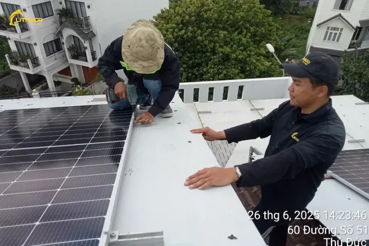 Lắp đặt hệ thống điện mặt trời có lưu trữ công suất 10.7kWp/15kWh Anh Tính TP. Thủ Đức, HCM